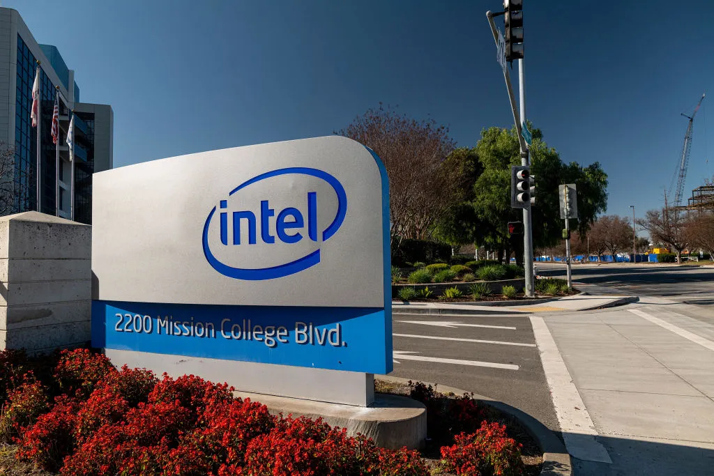 Intel Spins Off Foundry Business, Teams with AWS to Develop Cutting-Edge AI Chips