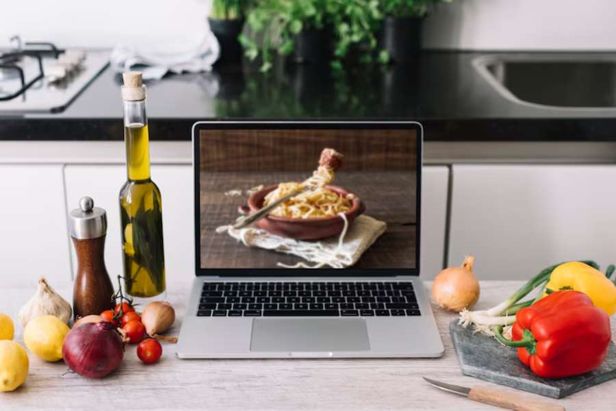 10 Top Tips on How to Design a Restaurant Website in 2025