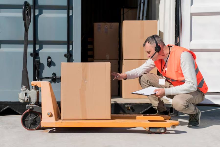 How to Use a Hand Pallet Jack Safely and Efficiently