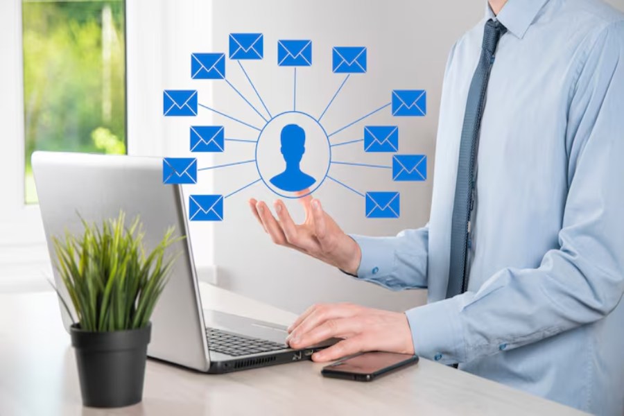 How Connecting Outlook to Automated Email Sequences Boosts Outreach Efficiency in Recruitment and Sales