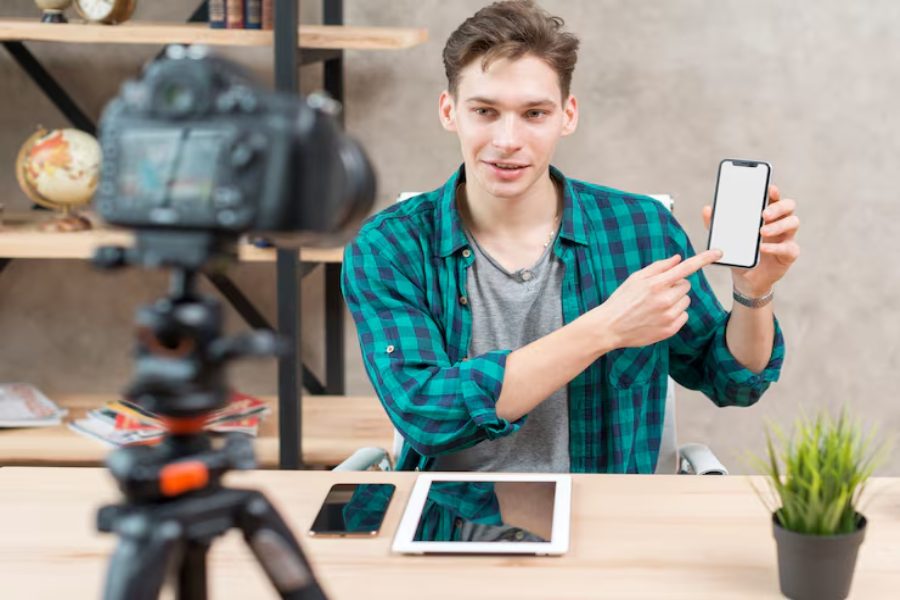 How to Turn Your Favorite Photos Into Engaging Short Videos
